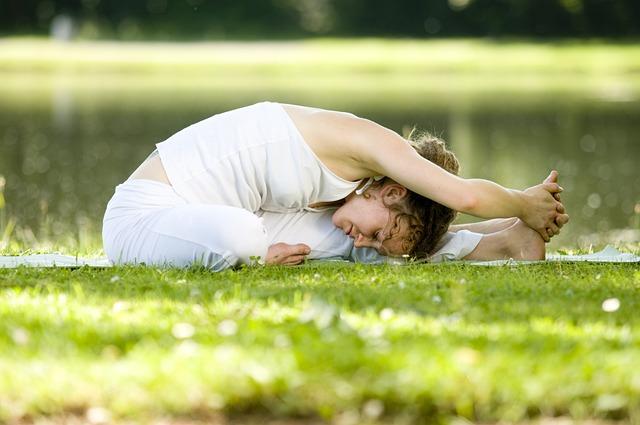 Efektivní cvičení a relaxace pro zmírnění křečí v břiše